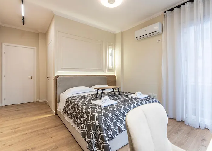 2br At New Bazaar - Appartement